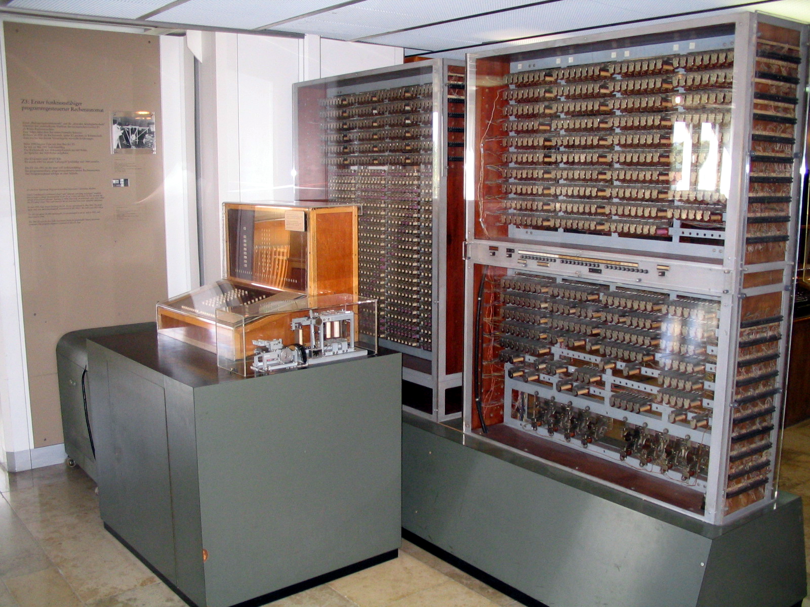 Реплика Z3 Конрада Цузе, Deutsches Museum, Мюнхен. Фото: Venusianer, CC BY-SA 3.0.